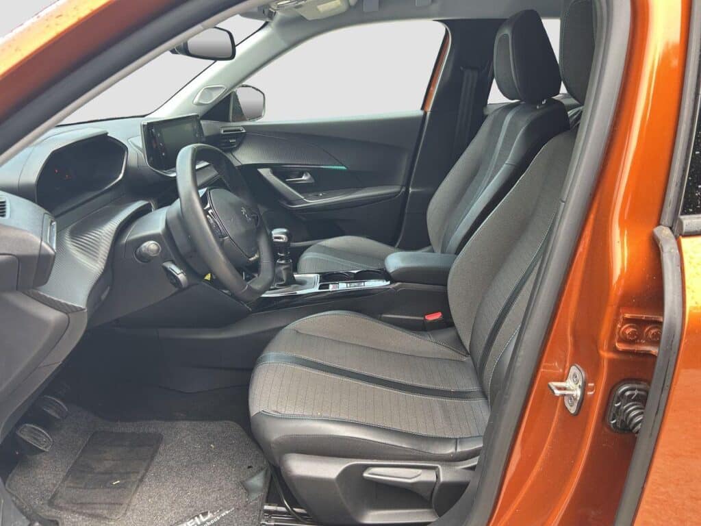 PEUGEOT 2008 Gebraucht - mit KI generiert/bearbeitet